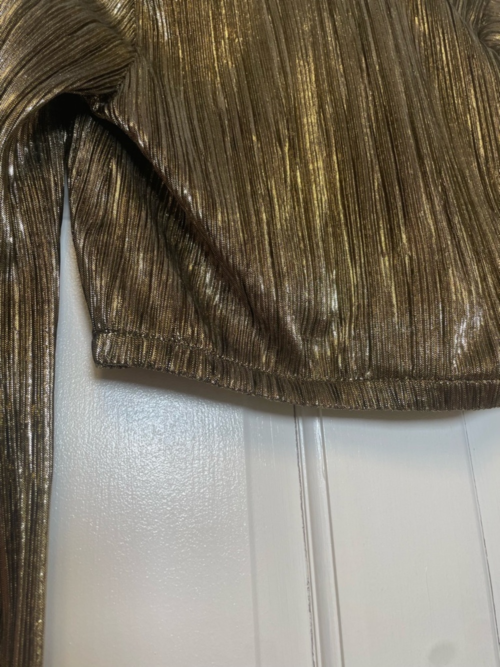 Show Me Your Mumu Donovan Crop Top in gold. - Picture 5 of 8